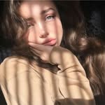 Ellie Maxwell - @elli.maxwell - Instagram