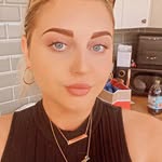 Ellie Weeks - @ellieweeks6 - Instagram