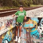 Ellis Howell - @ellischowell - Instagram