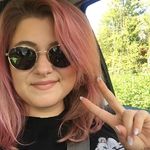 Elly Day - @elli28.05 - Instagram