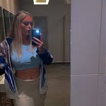 @_ellyhall - Instagram