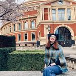 Eloise Hunt - @vintage_palaeontologist - Instagram