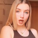 Elsie Bates - @carasrngx - Instagram