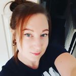 Emily Ayers - @beautytreatsandme - Instagram