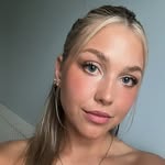 Emily Baeli - @emilybaeli - Instagram