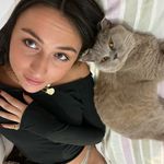 @emily_bottt - Instagram
