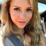 Emily Brett - @emilybrett11 - Instagram