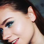 Emily Brett - @emily_makeupartist - Instagram