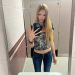 Emily Burton - @emily.burton13 - Instagram