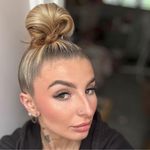 Emily Hackett - @em_hackett - Instagram