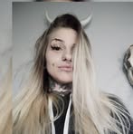 Emily Lauri Vivienne - Facebook