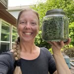 Emily Manship 🦓🌱 - @thehypermobileherbalist - Instagram