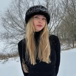 Emily Moll - @emilymoll51 - Instagram