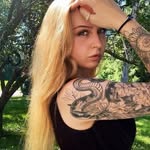 Emily Pilon - @emmi.deniise - Instagram