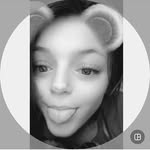 <Emily Pilon> - @st._.geek - Instagram