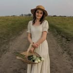 Emily | sharing biblical womanhood - @emily___renee - Instagram
