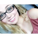 Emily Rhoades - @uhhhmilli - Instagram