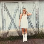 𝐄𝐦𝐢𝐥𝐲 𝐑𝐢𝐜𝐤𝐚𝐫𝐝𝐬 - @emily.rickards - Instagram