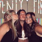 Emma, Keller, and Bethany ❤️ - @barn_house_girls - Instagram