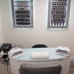 Emma Kessler, Nail Technician - @atyourfingertipsiom - Instagram