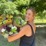 Emma Mobley - @endofnowhereflowerfarm - Instagram