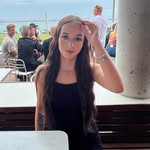 Emma Walker-Hopkins - @emmaawaalker - Instagram