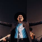 Erick Claros - @erickclarosoficial - Instagram