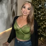 Erika Ambriz - @reynitapastran - Instagram
