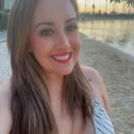 Erin Corbett - @espressoandabook - Instagram