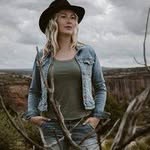 Erin Lyon - @lyonsightings - Instagram