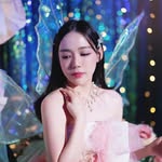 Esme Lee - @hyesme - Instagram