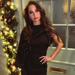 Esme Lee - Facebook