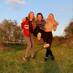 @esme.phillips2 - Instagram