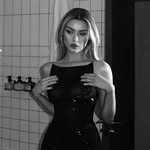 𝒞𝒶𝓇𝑜𝓁𝒾𝓃𝒶 𝐻𝑒𝓇𝓇𝑒𝓇𝒶 𝑔𝒾𝓇𝓁  ; 𝘌𝘴𝘮𝘦𝘳𝘢𝘭𝘥𝘢 𝘧𝘭𝘦𝘮𝘪𝘯𝘨🍸✨ - @isthis_esme - Instagram