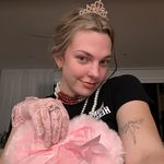 @estellaberghan - Instagram