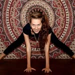 Leila Estella Blake - @yoga_mit_leila_bern - Instagram