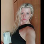 Esther Howard - @estherab33 - Instagram