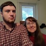 Esther Toth - @essie121953 - Instagram