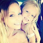 Eva Hubert - @jeanninemarie974 - Instagram
