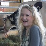 Eva Pratt - @cowsrthebeesknees - Instagram