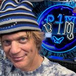 The Blue Rocker ~> Gen X Rock & Punk Artist - @evangaryhirsch - Instagram