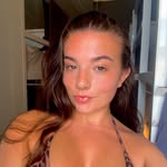 @eviebarker_ - Instagram