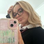 evie🪐 - @_eviedaniels - Instagram