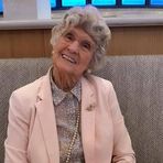 Faye Bartlett - Facebook