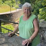 Faye McCarty - @da_bomb_mom_mom - Instagram