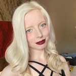 Fiona Bond - @poison_moon_painting - Instagram