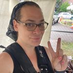 Fiona Dalton - @tressesandtrusses - Instagram
