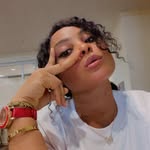 Flora Blakewood - @florablakewood - Instagram
