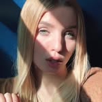Flora Marsh - @marwts.jl - Instagram