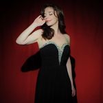 Flora Martinez - @floramartinezoficial - Instagram